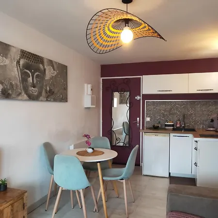Apartment La Perle Marine: Cozy Beachside With Marina View