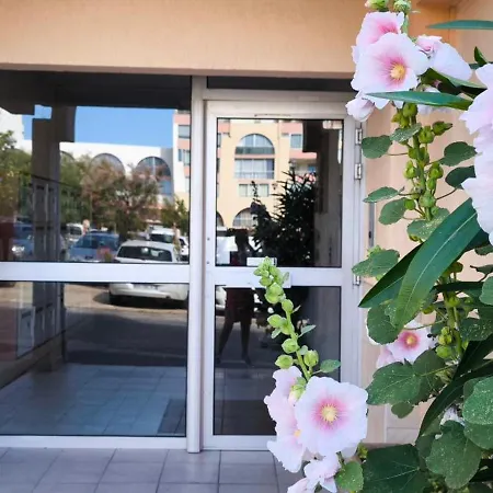 La Perle Marine: Cozy Beachside With Marina View Sete